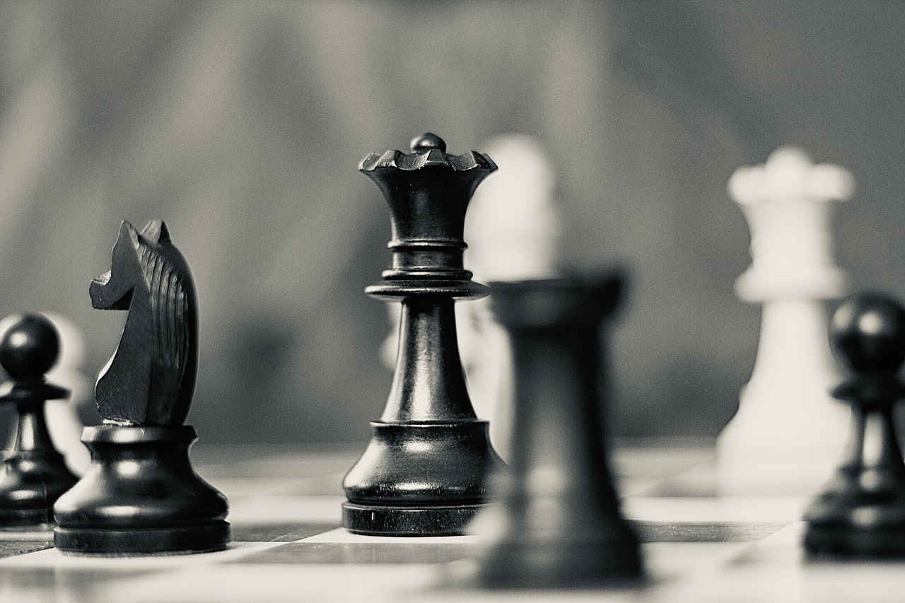 Campeonato Mundial de Xadrez 2024: Atualizações ao Vivo do Jogo 2 – Gukesh Enfrenta Desvantagem de 50 Minutos no Relógio Após 14 Movimentos