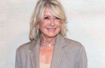 Martha Stewart usa Merit Minimalist Perfecting Foundation Stick