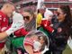 Christian McCaffrey compartilha um momento doce com Olivia Culpo, sua filha, antes de um jogo do 49ers