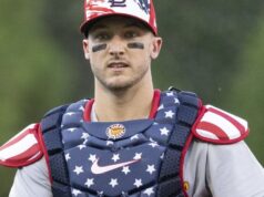 Mariners se aproximando de acordo com o veterano apanhador reserva Andrew Knizner