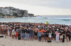 Milhões de dólares foram prometidos a um australiano de ascendência síria que deteve um atirador e se tornou um herói nacional