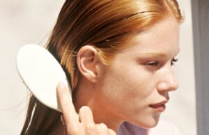 A máscara capilar Rescue de US $ 13 da Pantene repara cabelos secos e danificados