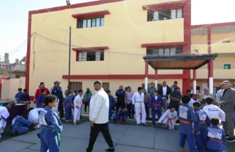 Instruções para preparar um plano abrangente para o necessário desenvolvimento e manutenção das escolas em Aswan