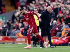 Com a ajuda de Mohamed Sala.