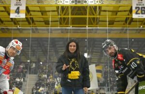 Jogadoras de hóquei de Val Pusteria contra a violência contra as mulheres: listras vermelhas no rosto – Pusteria Gardena Badia