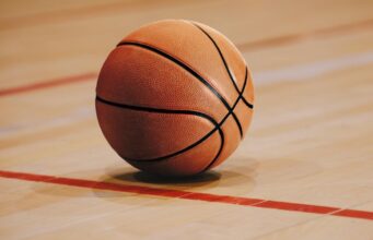 Basquete colegial: resultados de meninos e meninas na sexta-feira