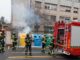 A lixeira de coleta de papel em frente à escola “Galilei” em Bolzano foi incendiada