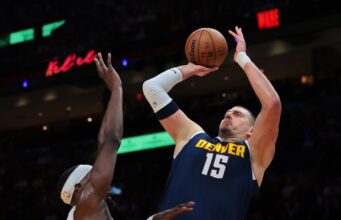 Nikola Jokić lesionou-se no joelho: linha do tempo e impacto na fantasia