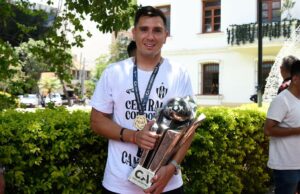 Incerteza sobre o futuro de Cristian Vega no centro de Córdoba