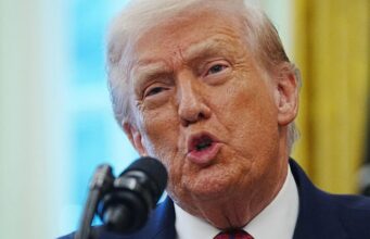 Trump ordena um bloqueio “completo” de TODOS os petroleiros sancionados que entram e saem da Venezuela