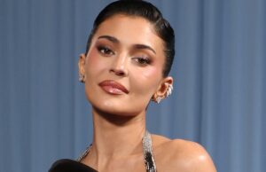 Papel de embrulho de Natal de Kylie Jenner, Stormi, rostos de Aire