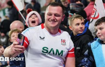 Ulster v Munster: Angus Bell ‘realmente adora a experiência’ com Ulster