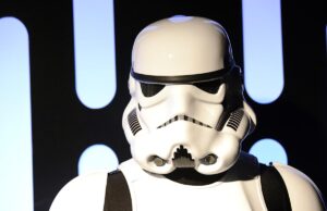 O Google está retirando do YouTube vídeos gerados por IA de personagens da Disney em resposta à cessação e desistência