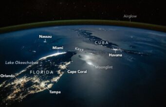Um astronauta da ISS tirou esta foto noturna da Flórida e de Cuba em 29 de dezembro de 2025.