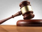 Uma empresa corta seu salário por 30 meses e o tribunal a obriga a pagar 233 mil dirhams de indenização