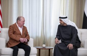 Mohammed bin Zayed discute relações com o rei da Malásia