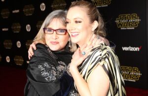 Billie Lourd presta homenagem a Carrie Fisher no nono aniversário de sua morte