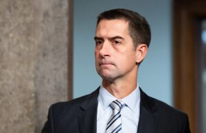 Tom Cotton pede ao Washington Post que peça desculpas a Hegseth e Bradley