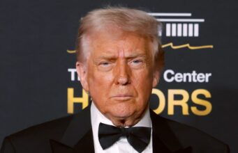 Classificação baixa do Kennedy Center Honors, apresentador Donald Trump