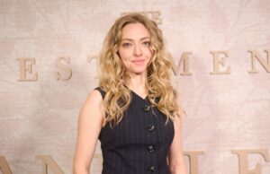 Amanda Seyfried diz que não se arrepende de chamar Charlie Kirk de ‘abominável’