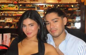 O cabeleireiro de Kylie Jenner, Jesus Guerrero, a visita depois que ela morre aos 34 anos