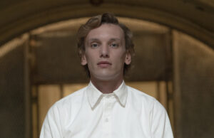 Jamie Campbell Bower faz uma aparição surpresa em Stranger Things na Broadway