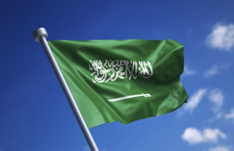 Arábia Saudita bombardeia a cidade iemenita de Mukalla por causa de um suposto carregamento de armas ligado aos Emirados Árabes Unidos