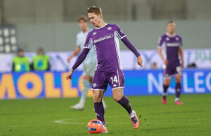 A Lazio adicionou o meio-campista da Fiorentina Hans Nicolussi Caviglia à lista