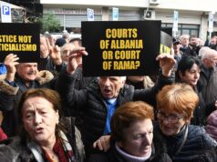 O Tribunal Constitucional reintegrou o vice-primeiro-ministro albanês Paloko em meio a acusações