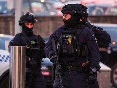 Duas pessoas foram presas após um tiroteio em massa em Bondi Beach, Austrália, durante um evento de Hanukkah