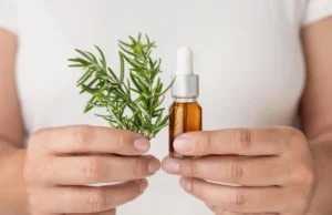 Os cientistas dizem que esta tendência viral de cuidados com a pele com alecrim realmente funciona