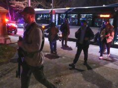 Especialistas em aplicação da lei alertam que os detalhes preliminares ‘sempre mudam’ à medida que a caça a Brown continua