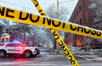Aluno de Brown descreve horas de bloqueio durante tiroteio no campus
