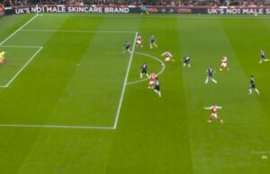 O erro de Villa ampliou a vantagem para o Arsenal