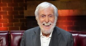 A esposa de Dick Van Dyke, Arlene, o mantém ativo todos os dias quando ele se aproxima dos 100 anos