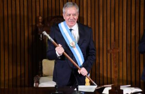 O governador Elias Suarez assinou decreto para fortalecer o controle de despesas administrativas