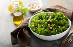 Este ingrediente simples torna a couve muito mais saudável