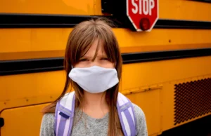 A ansiedade e a depressão entre as crianças diminuíram rapidamente desde a reabertura das escolas através da COVID