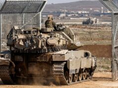 Soldados sírios entoam slogans anti-Israel enquanto um ministro alerta que “a guerra é inevitável”