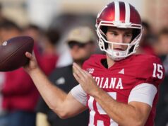Fernando Mendoza se torna o primeiro jogador do Indiana a ganhar o Troféu Heisman.