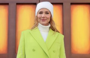 Jewel compartilha fotos deslumbrantes de biquínis das férias tropicais em Barbuda aos 51 anos