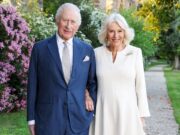 O Rei Charles e a Rainha Camilla lançaram um cartão de Natal com uma foto de Roma