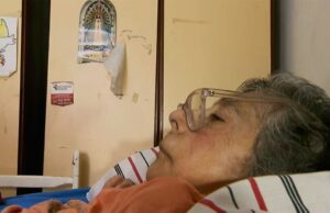 Ele tem 63 anos, sofre de uma doença incurável há quase 30 anos e pede a eutanásia.