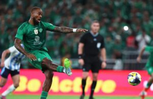 O jogador de futebol inglês Ivan Toney foi preso por suposta cabeçada