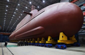 Coreia do Norte mostra submarino com propulsão nuclear em novas fotos