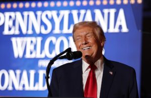 Trump cita mantimentos e gasolina mais baratos ao rejeitar mensagem de acessibilidade democrata