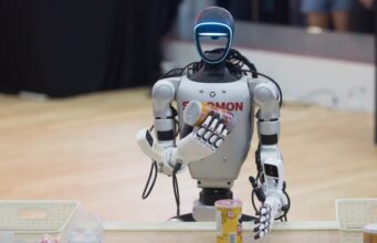 O que faz um robô humanóide se importar: o que os robôs sugam