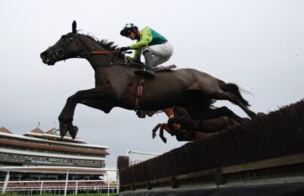 Apostador recebe ganhos 16 ANOS após o término da corrida quando encontra o boletim de apostas enquanto lavava roupa