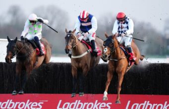 Kempton: Homem da Jukebox ganha emocionante renovação do Rei George para Harry Redknapp | Notícias de corrida