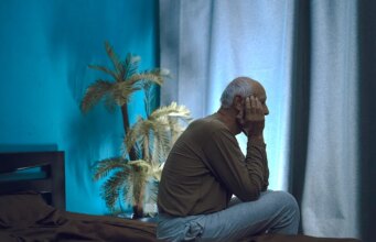 A epidemia de solidão nas férias ameaça a saúde pública em todo o país.